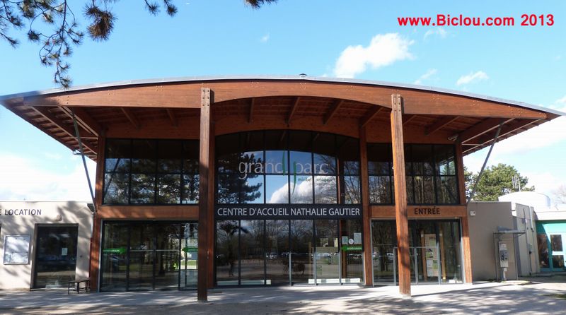 Grand parc : centre d'accueil natahlie Gautier vu en 2013 par Biclou.com