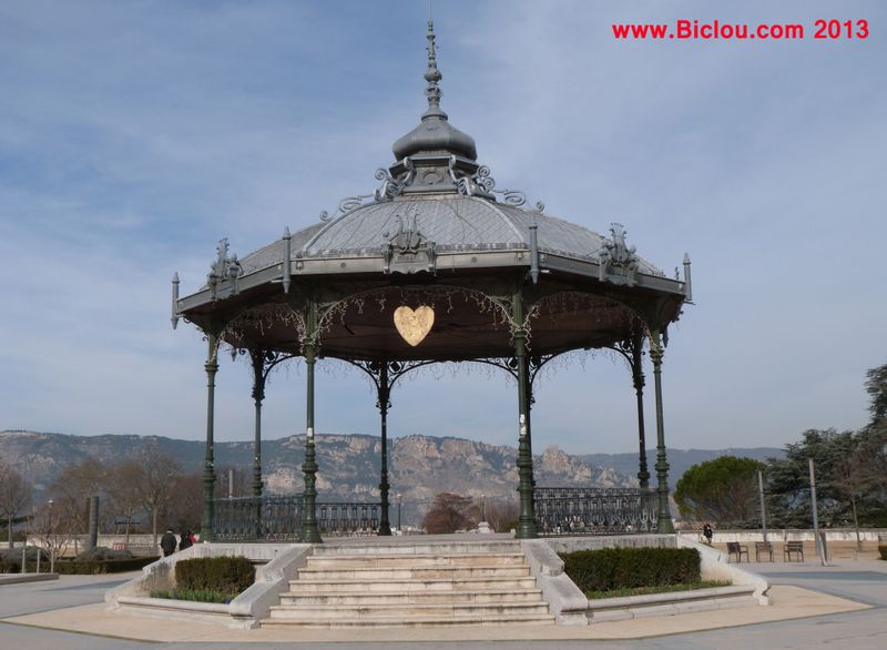 Le fameux kiosque de Peynet à Valence en 2013