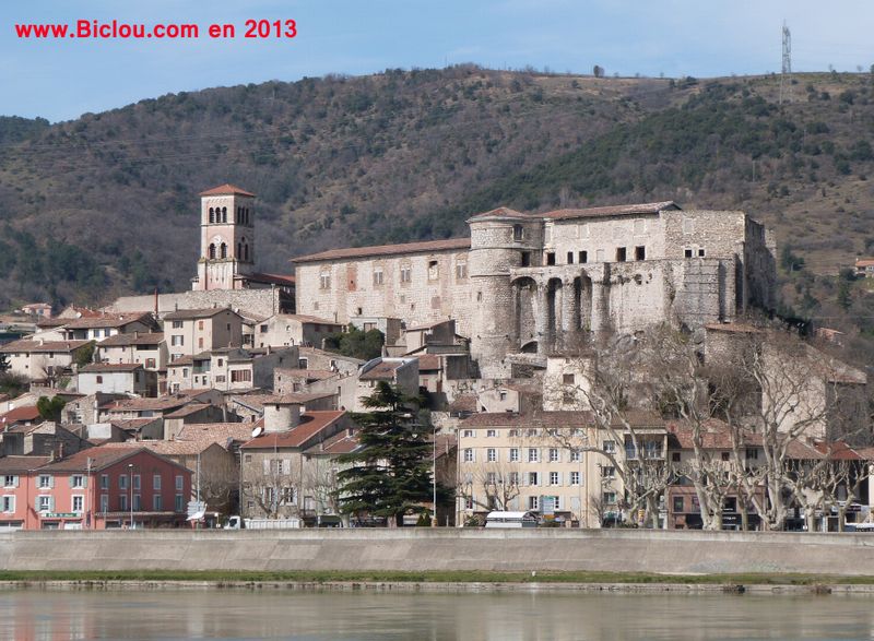 L'église et le châtau de la Voulte en 2013