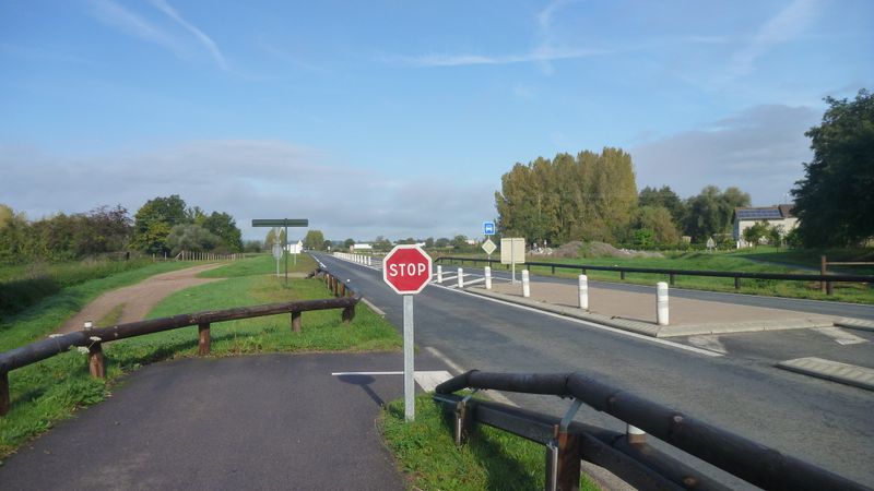 La voie verte d’Iguerande à Vindecy traverse la Départementale interdite aux .. cyclistes