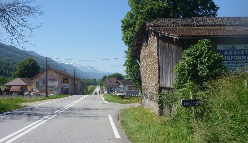 Les Epineys 1985-2015, sud de Pontcharra : pour Goncelin et Grenoble à vélo, tournez à droite 