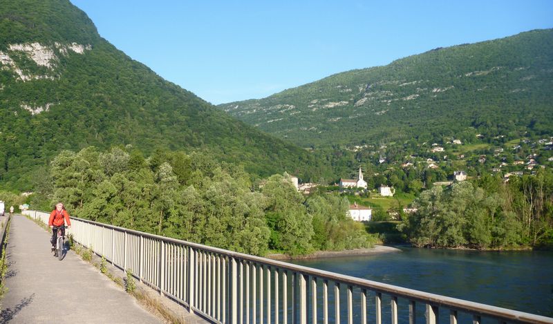 Aménagement cycliste sur ce Pont sur l'Isère, au niveau de Noyaray en 2015.