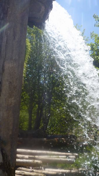 Curieuse résurgence, vue en Vercors 2015