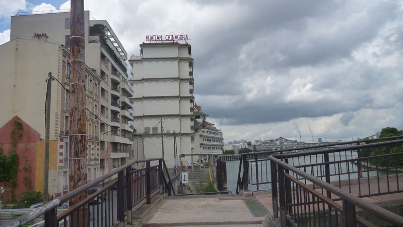 Passerelle-sur-la-Marne-a-Charenton-Huattan-Chinagora-