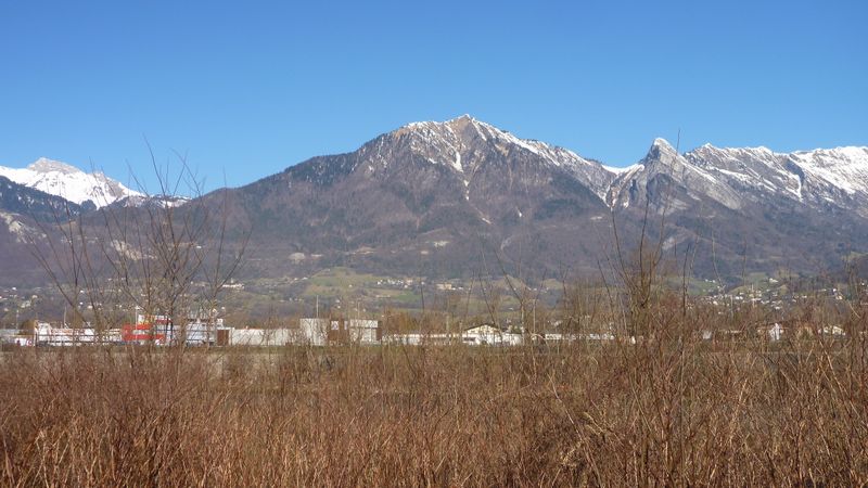 Les Bauges, vues de la piste cyclable albertville : la belle étoile