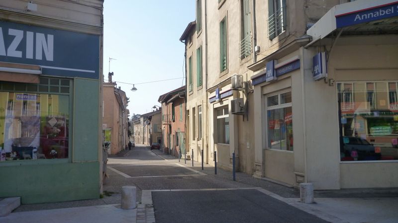 La via pre alpina se faufile dans les rues de bourg de péage : rue du 27 aout