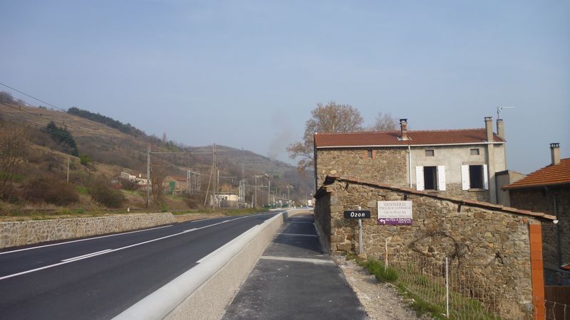 La D86 à Ozon ardèche bien traitée pour les vélos