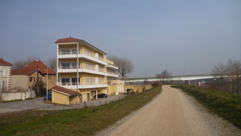 Sarras, immeuble en boudure du Rhône sur Viarhôna 2014