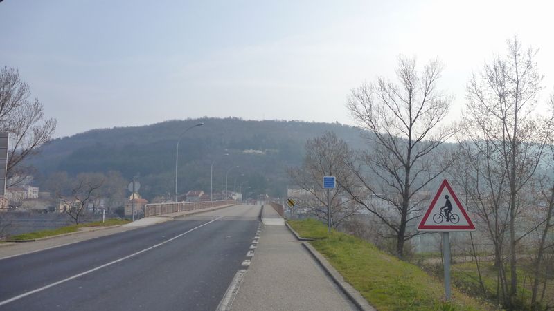 Le pont sur le rhône, qui permet de rejoindre Saint-Vallier est traité par ce biseautage