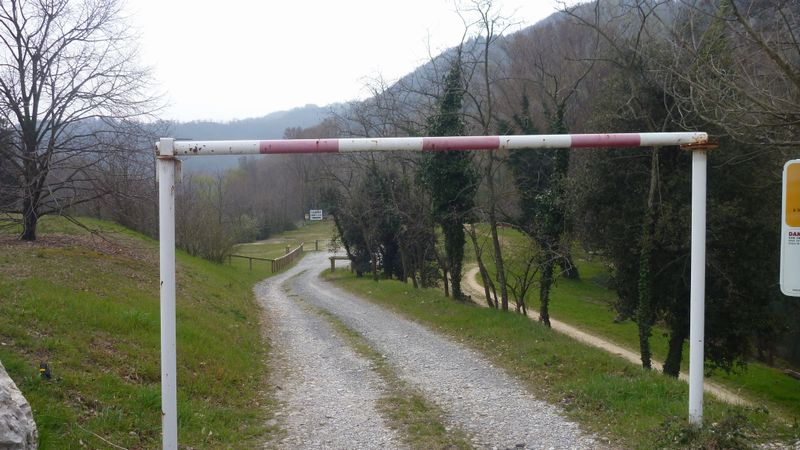 Tentons Viarhona le long de ce chemin apès la Barrage de Glun
