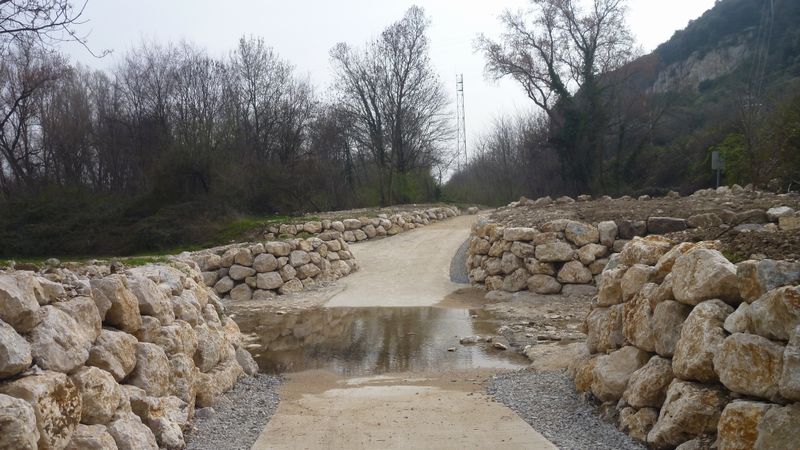 Passage à gué sur Viarhôna, et le jour d'orage, on nage ?
