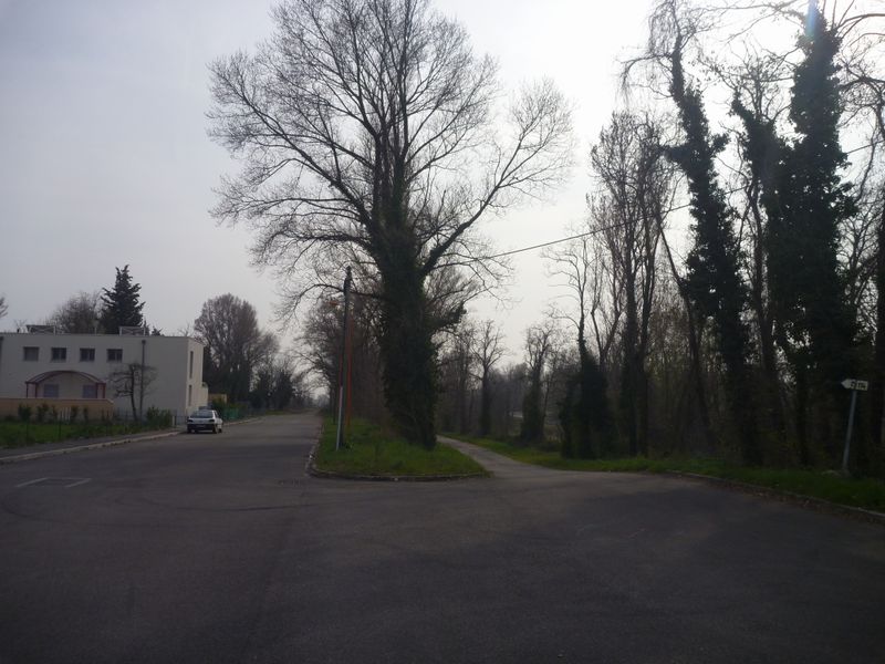 Ici balisage discret vers la droite