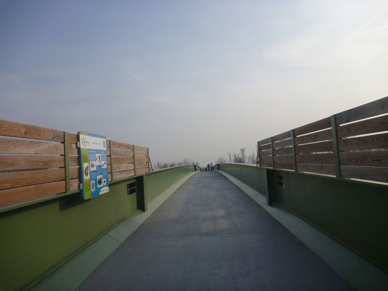 La piste dite cyclable sur le passerelle sur le fleuve Drôme en 2014