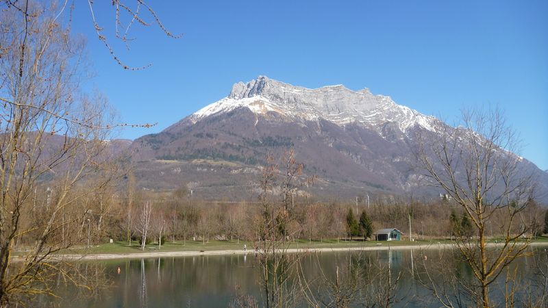L'arclusaz vue du lac de .. en Combe de Savoie