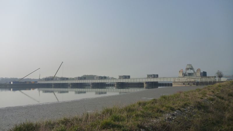 Le barrage de Rochemaure sur le rhône, vu en 2014