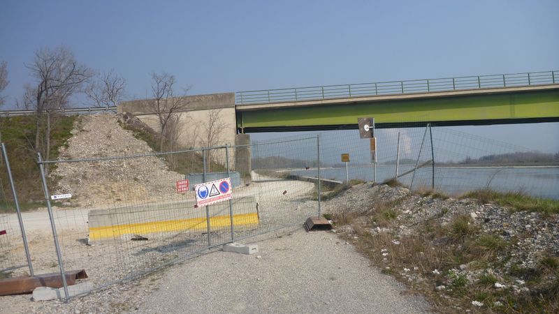 Après Rochemaure et liaison avec viarhona from drôme passage sous ce pont fermé en 2014