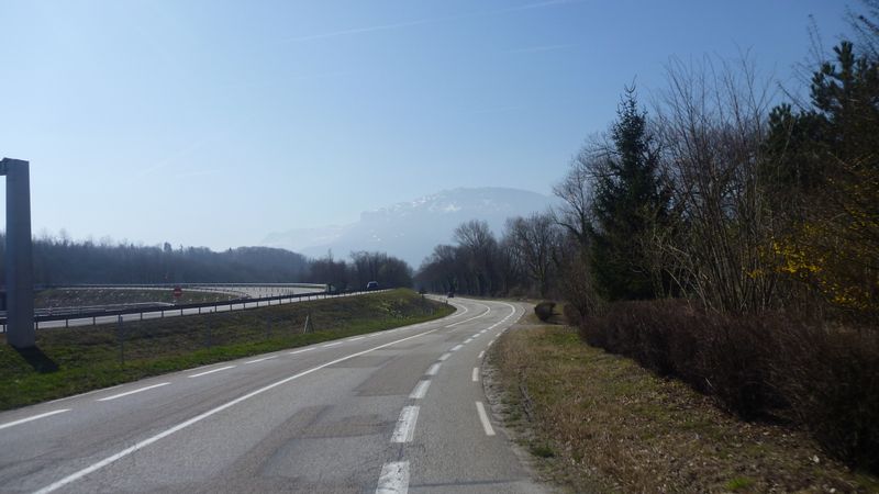 Bandes cyclables sur la route Montmélian - Pontcharra