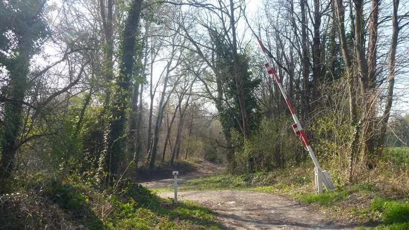 Attention chemin parfois barré en cas de pluie je pense