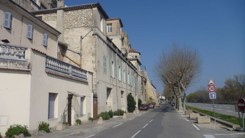 Et nous repartrons de bourg san andéol vers le nord le long d 86