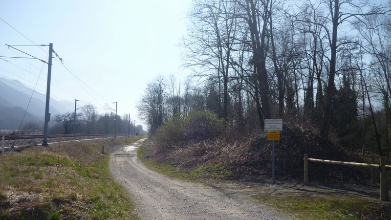 Le chemin le long de la voie ferrée Pontcharra Goncelin est pratiquable à vélo