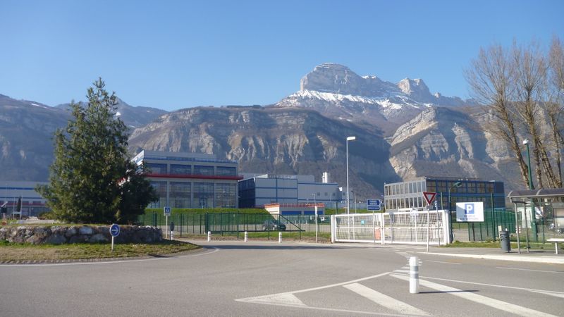 La dent de Crolles,vue de la zone industrielle de Bernin en 2014
