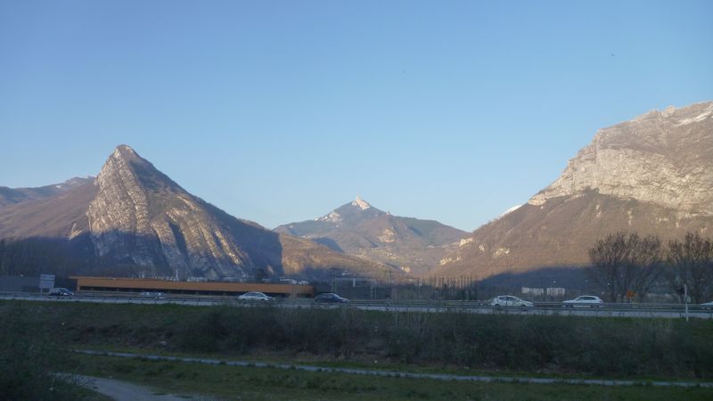 Montagnes de chartreuse vue de la voie verte Grenoble Valence en 2014