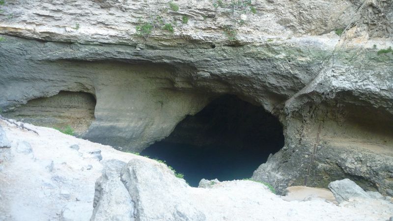 la fameuse grotte de Fontaine de Vaucluse en juin 2014