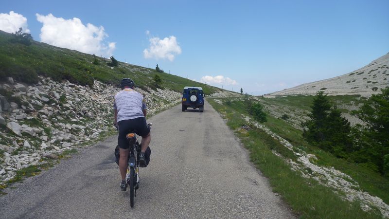 Le sommet de la montagne de Lure est proche