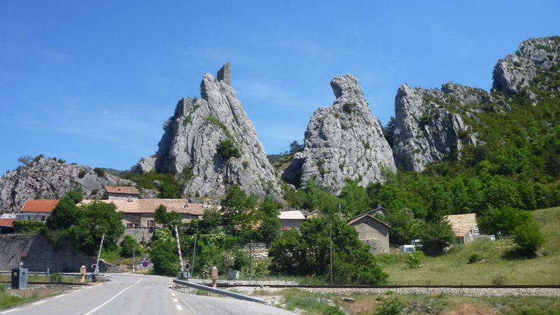 La Rochette : vue depuis la D 75 route Sisteron Lus la croix haute