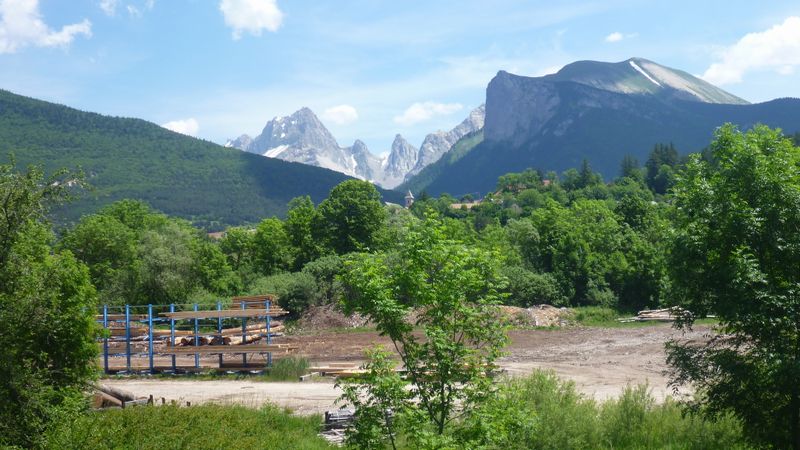Une vue sur le Dévoluy depuis la vallée du Buech en 2014