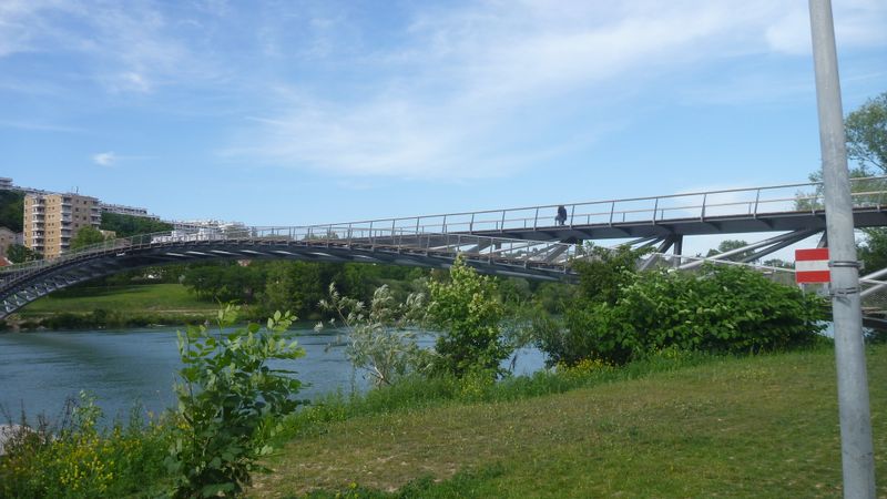 Passerelle sur le Rhône au nord de Lyon 2014