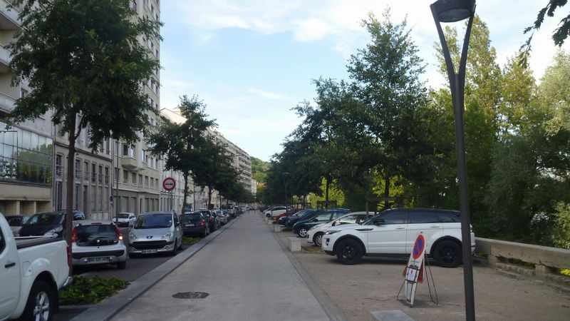 Piste dite cyclable ! rive droite du Rhône à Lyon en 2014