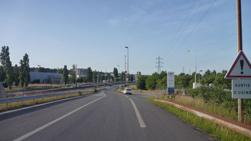 Bretelle accès autoroute sud de Lyon saint Fons et accès halage à droite