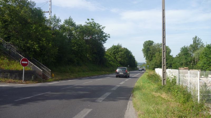 Le D 2 au sud de Lyon est parfois (parfois) munie de surlageurs : en 2014