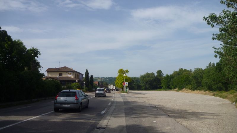 Flévieu, peu avant hasse sur Rhône en 2014, à droite depuis le D2 vers le halage du canal