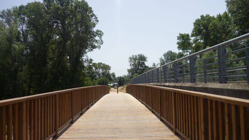 Pont de bois sur Viarhôna