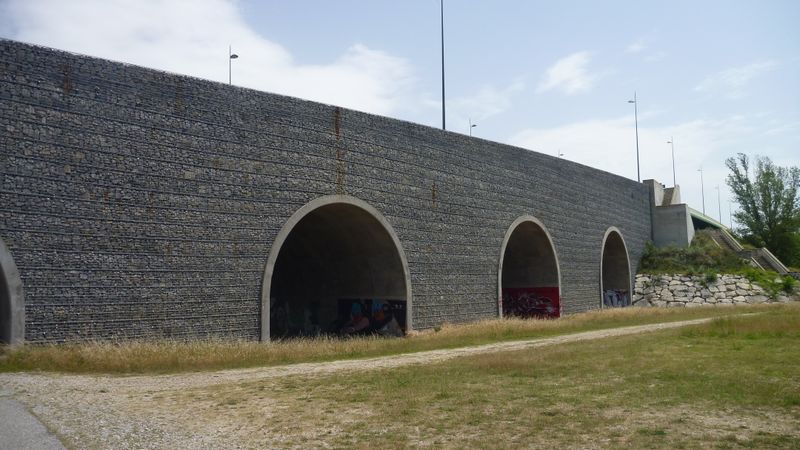 Viarhôna Passant sous le pont des Lônes