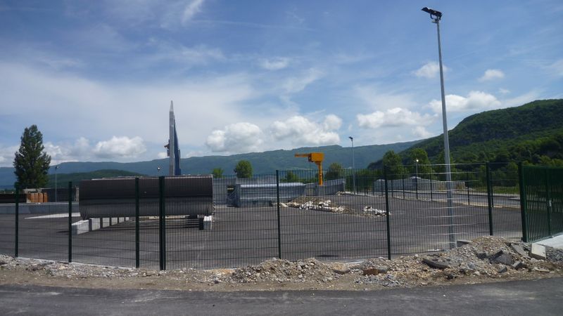 Chanaz : Barrage de lavours : passage enfin possible à vélo en juin 2014, mais sans balisage