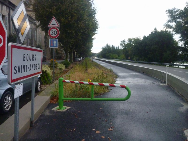 Départ voie verte : sur l'axe Viarhôna à Bourg saint Andéol en sept 2014