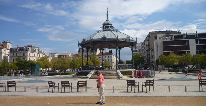 Le fameux Kiosque de Peynet à Valcne , vu en 2014 par Claudio
