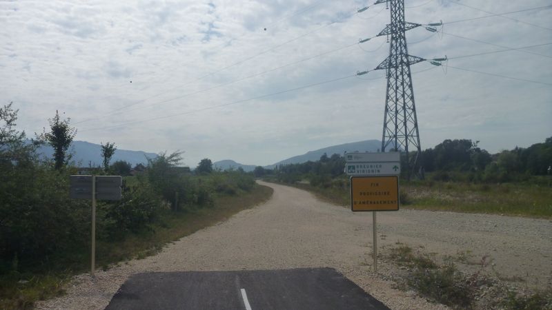Virignin 2014 : fin piste cyclable pas de balisage provisoire indicatif au moins au départ