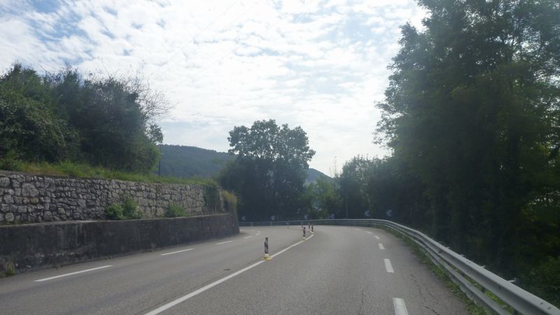 Sur la D 1504 à bicyclette entre Virignin et La Balme