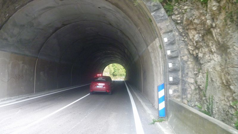 Tunnel sur D 1504 en 2014 : légère amélioration pour le cycliste : Koike