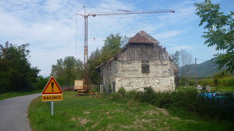 Maison ancienne en reconstruction en 2014 aux abords du rhône