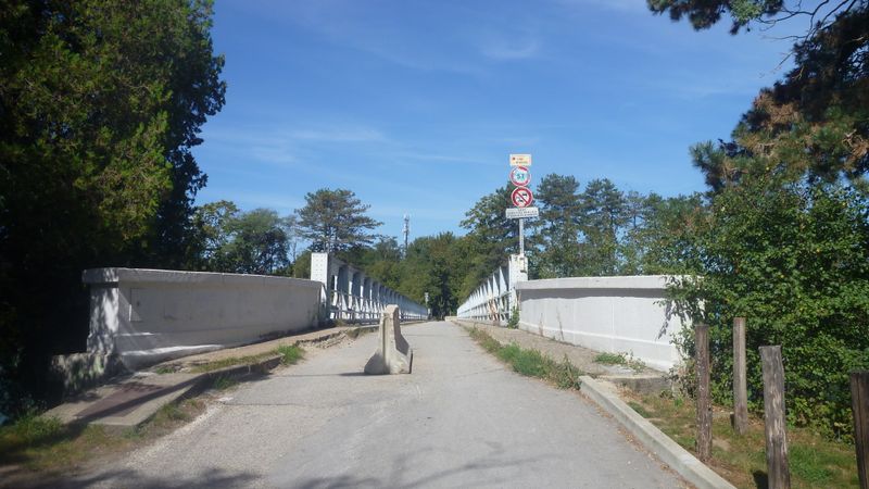 Toujours aucune indication Viarhôna en 2014 ; avant ce pont d'Herbens ! faut le dire en quelle langue ?