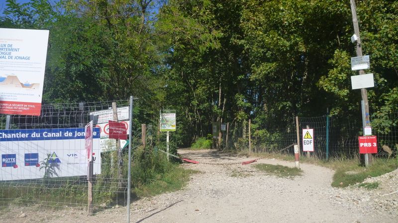 Travaux au pont d'Herbens en 2014, filez tout droit panneau un peu plus loin