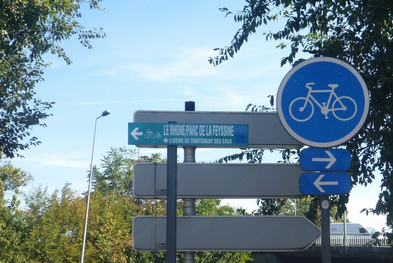 Parce que vous croyez qu'un hollandais ca lui parle Viarhôna ce panneau ?