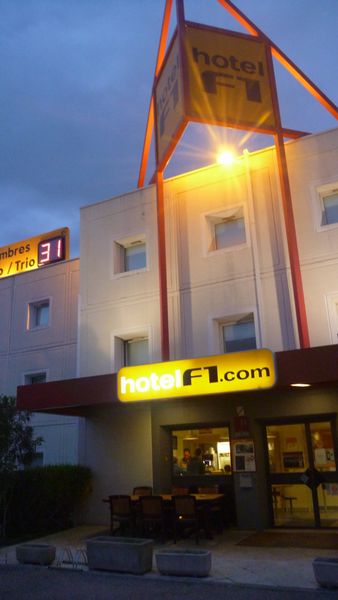 Le F1 de Orange, est le moins cher de la région , fait chier de leur faire de la Pub, mais les chambres d'hotes exagèrent parfois ..