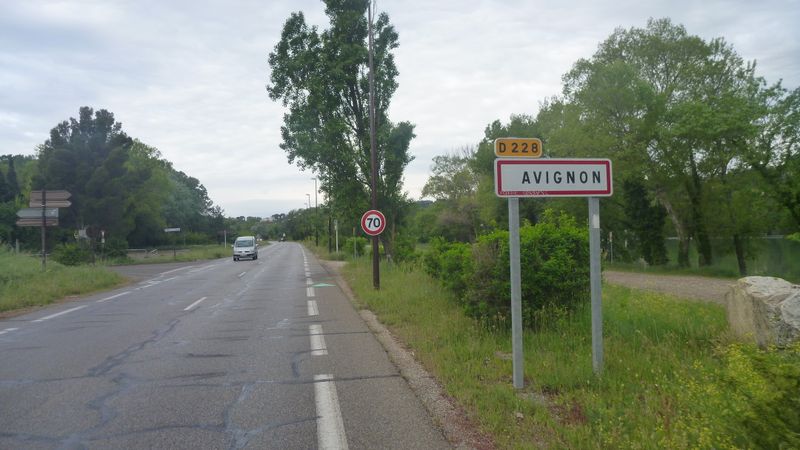 Arrivée à Avignon, par la D 228