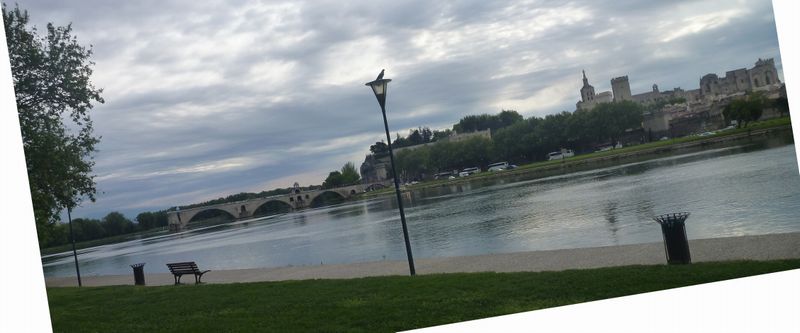 Sur le pont d'Avignon en 2015